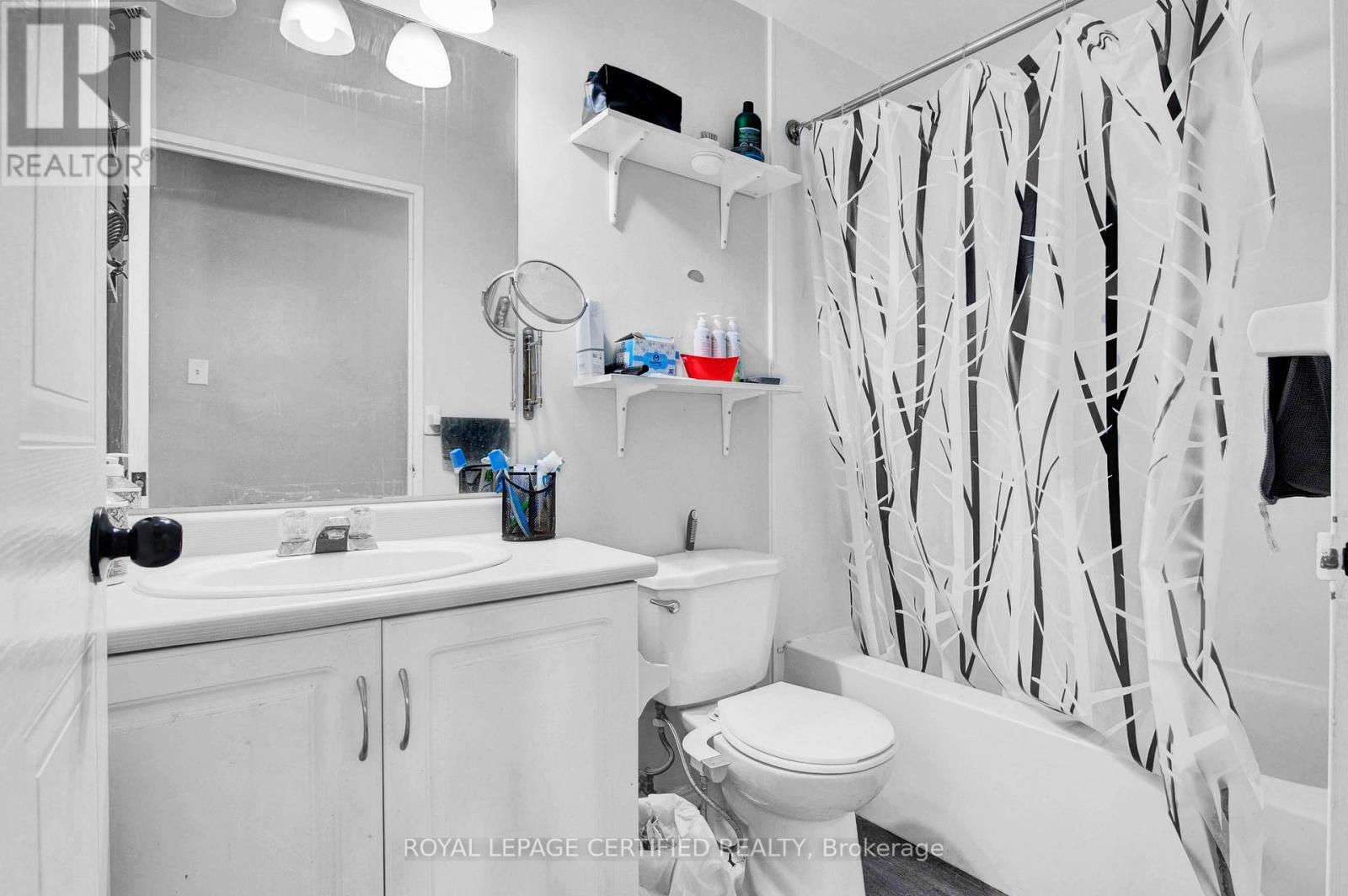 301 - 626 First Street, London East, ON - Indoor Photo Showing Bathroom