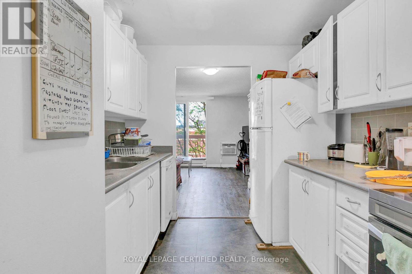 301 - 626 First Street, London East, ON - Indoor Photo Showing Kitchen With Double Sink