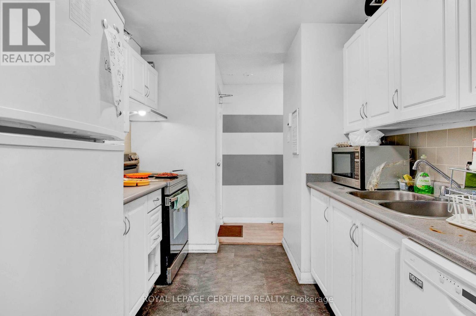301 - 626 First Street, London East, ON - Indoor Photo Showing Kitchen With Double Sink