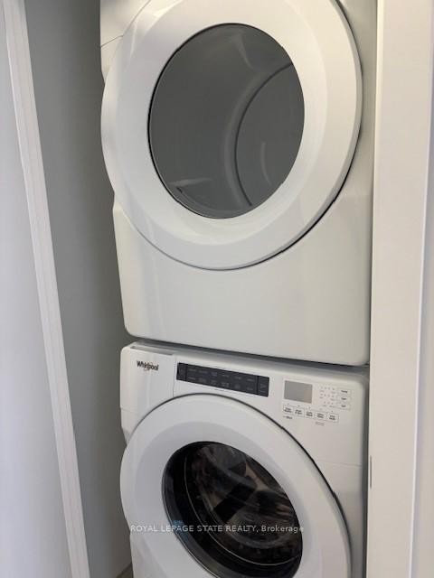 717-1007 The Queensway N/A, Toronto, ON - Indoor Photo Showing Laundry Room