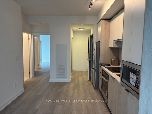 717-1007 The Queensway N/A, Toronto, ON - Indoor Photo Showing Kitchen