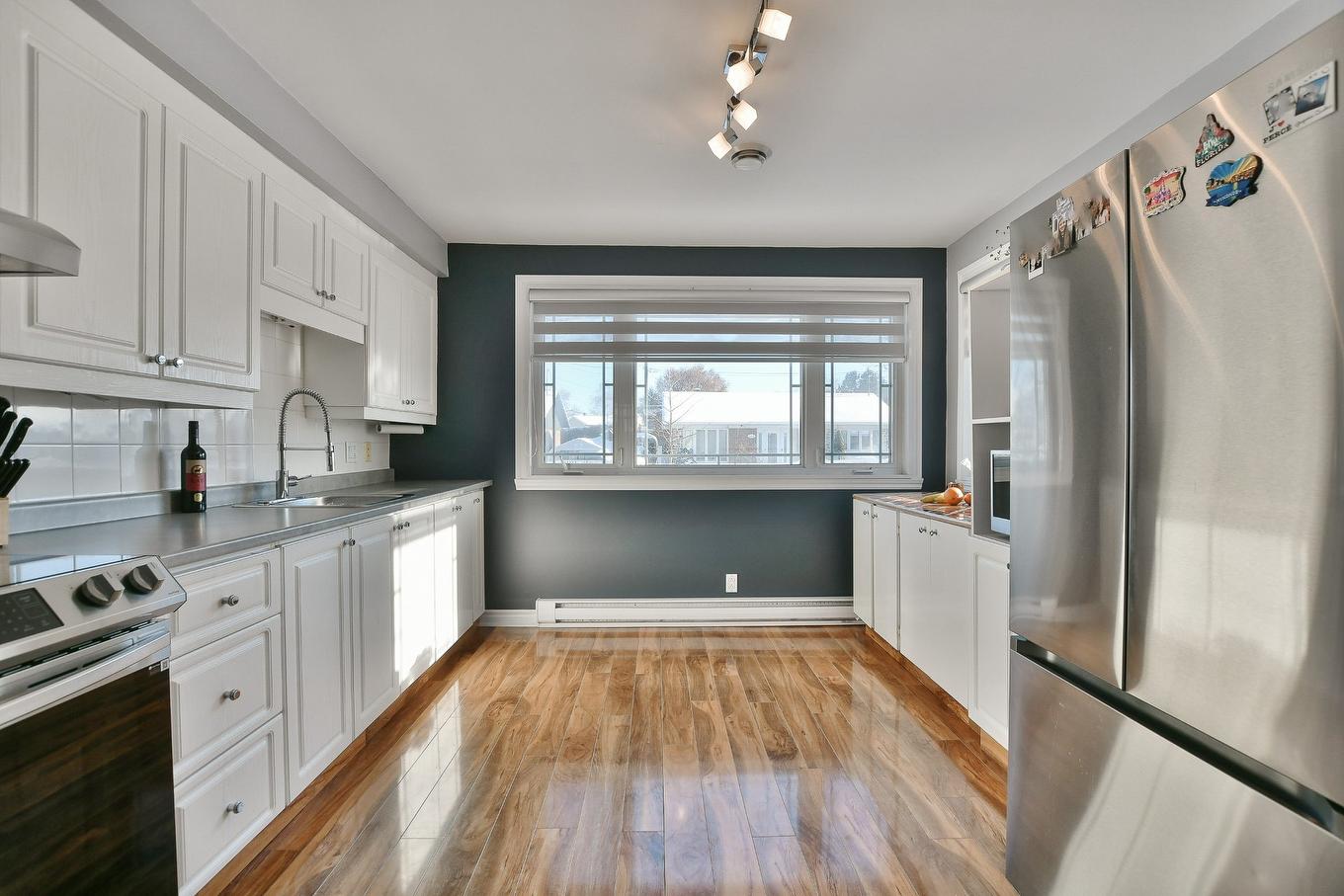 Cuisine - 1208 Rue St-Sacrement, Terrebonne (Terrebonne), QC - Indoor Photo Showing Kitchen