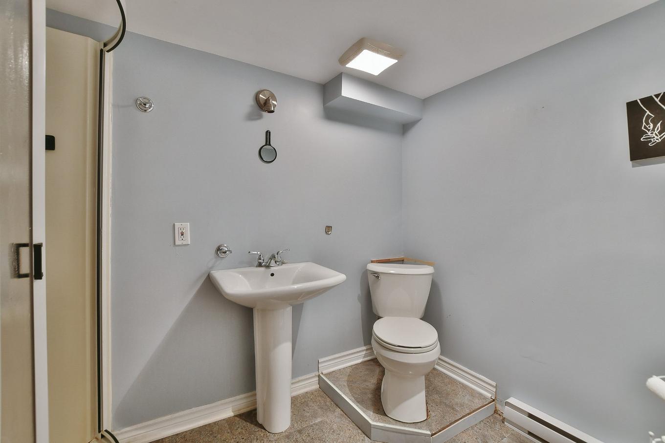 Salle de bains - 1208 Rue St-Sacrement, Terrebonne (Terrebonne), QC - Indoor Photo Showing Bathroom