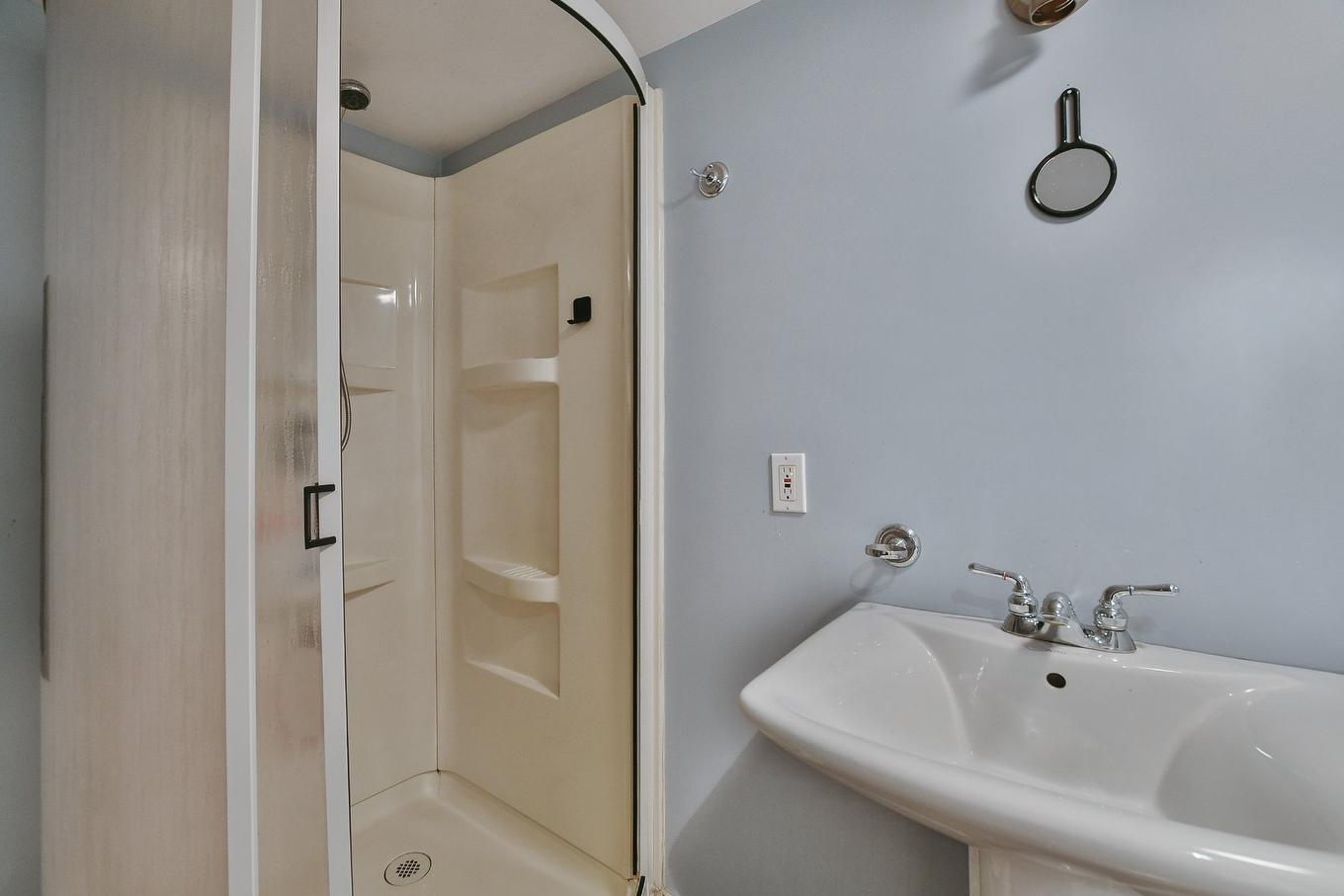 Salle de bains - 1208 Rue St-Sacrement, Terrebonne (Terrebonne), QC - Indoor Photo Showing Bathroom