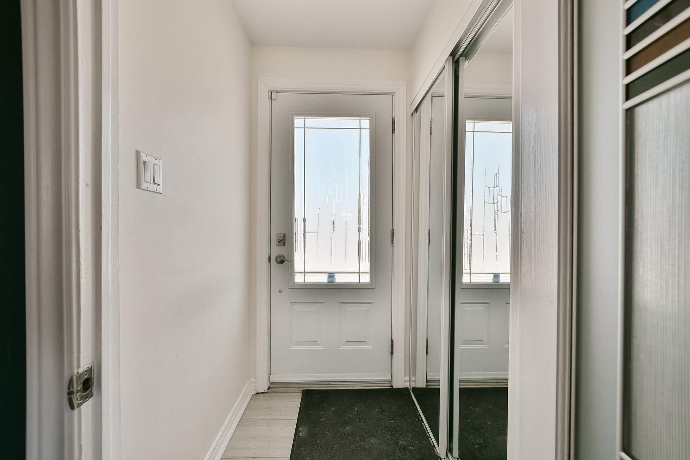 Hall d'entrée/Vestibule - 1208 Rue St-Sacrement, Terrebonne (Terrebonne), QC - Indoor Photo Showing Other Room