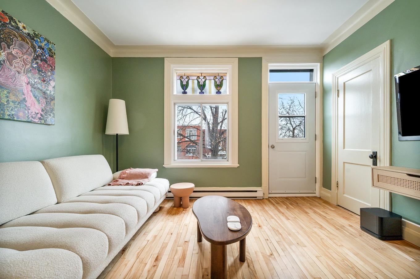 Living room - 2416 Av. D'Orléans, Montréal (Mercier/Hochelaga-Maisonneuve), QC - Indoor Photo Showing Living Room