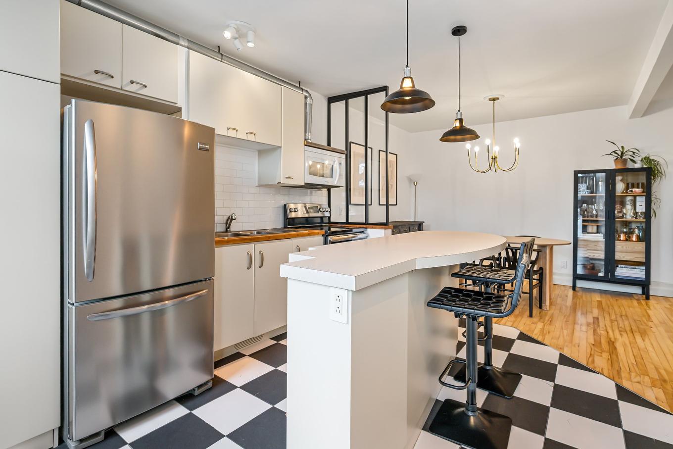 Kitchen - 2416 Av. D'Orléans, Montréal (Mercier/Hochelaga-Maisonneuve), QC - Indoor Photo Showing Kitchen With Upgraded Kitchen