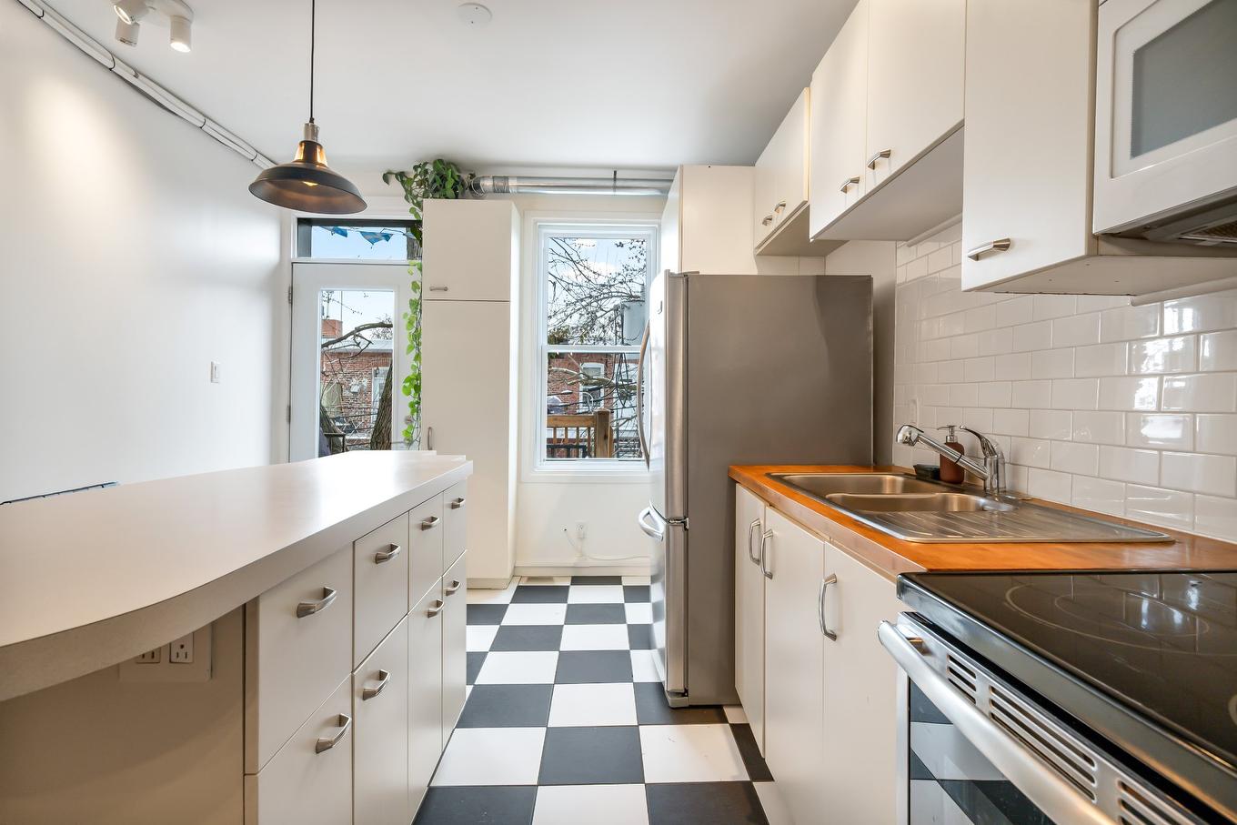 Kitchen - 2416 Av. D'Orléans, Montréal (Mercier/Hochelaga-Maisonneuve), QC - Indoor Photo Showing Kitchen With Double Sink