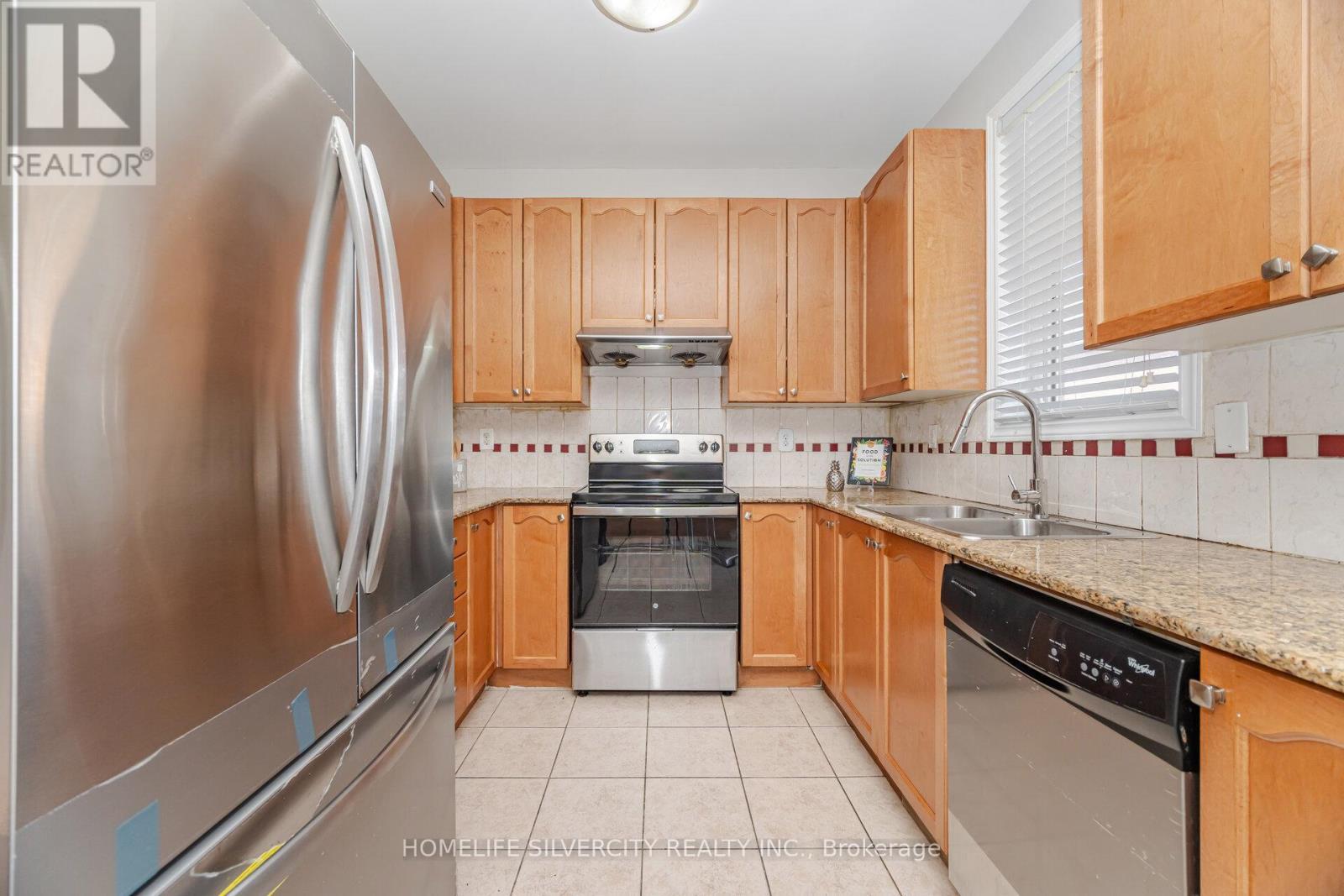 105 Aylesbury Drive, Brampton, ON - Indoor Photo Showing Kitchen With Double Sink