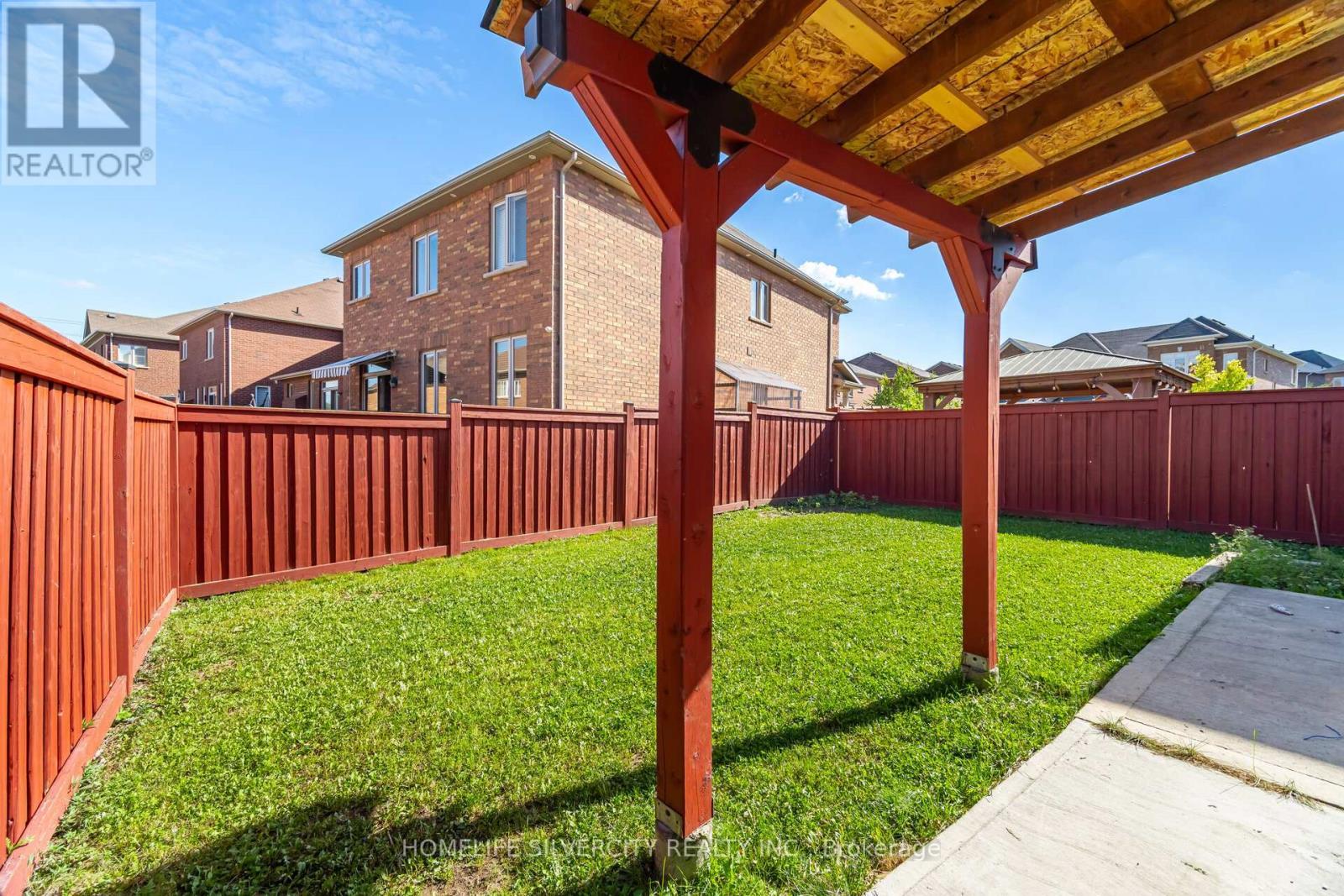 105 Aylesbury Drive, Brampton, ON - Outdoor With Exterior