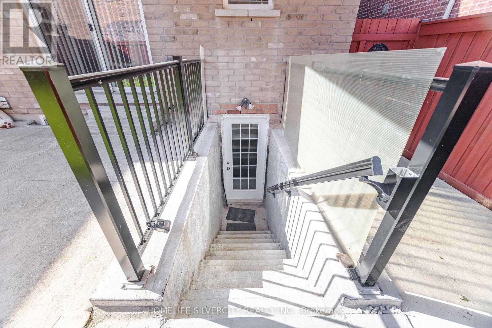 105 Aylesbury Drive, Brampton, ON - Outdoor