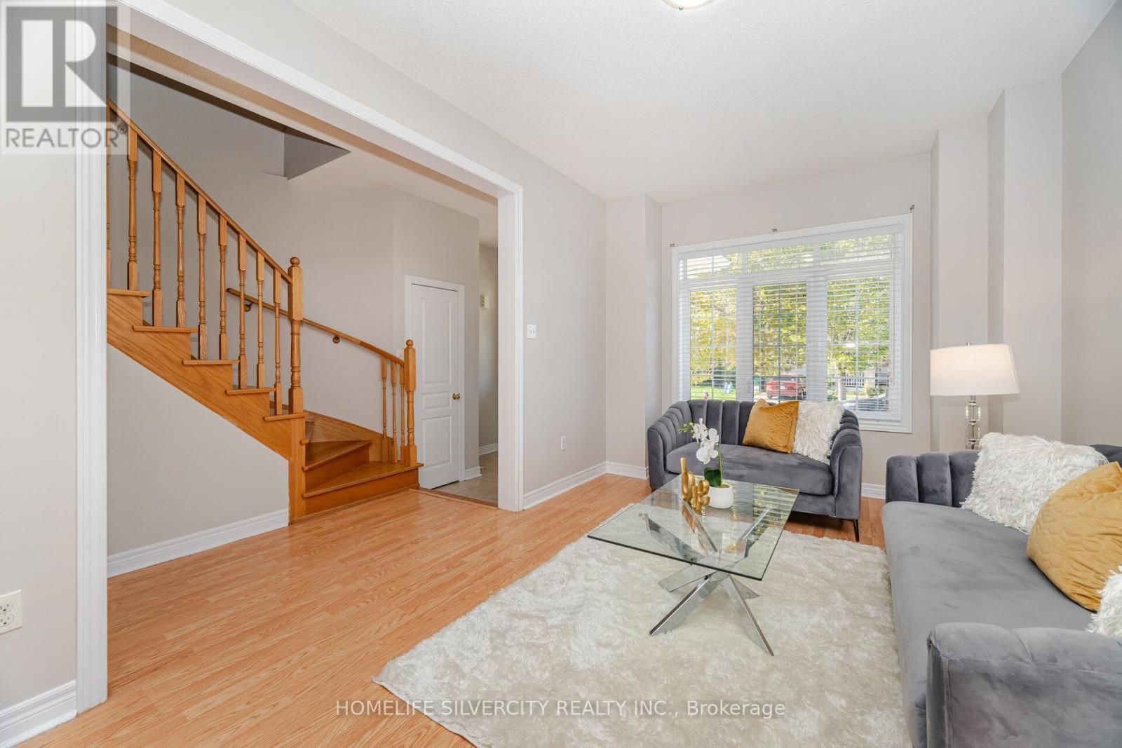 105 Aylesbury Drive, Brampton, ON - Indoor Photo Showing Living Room