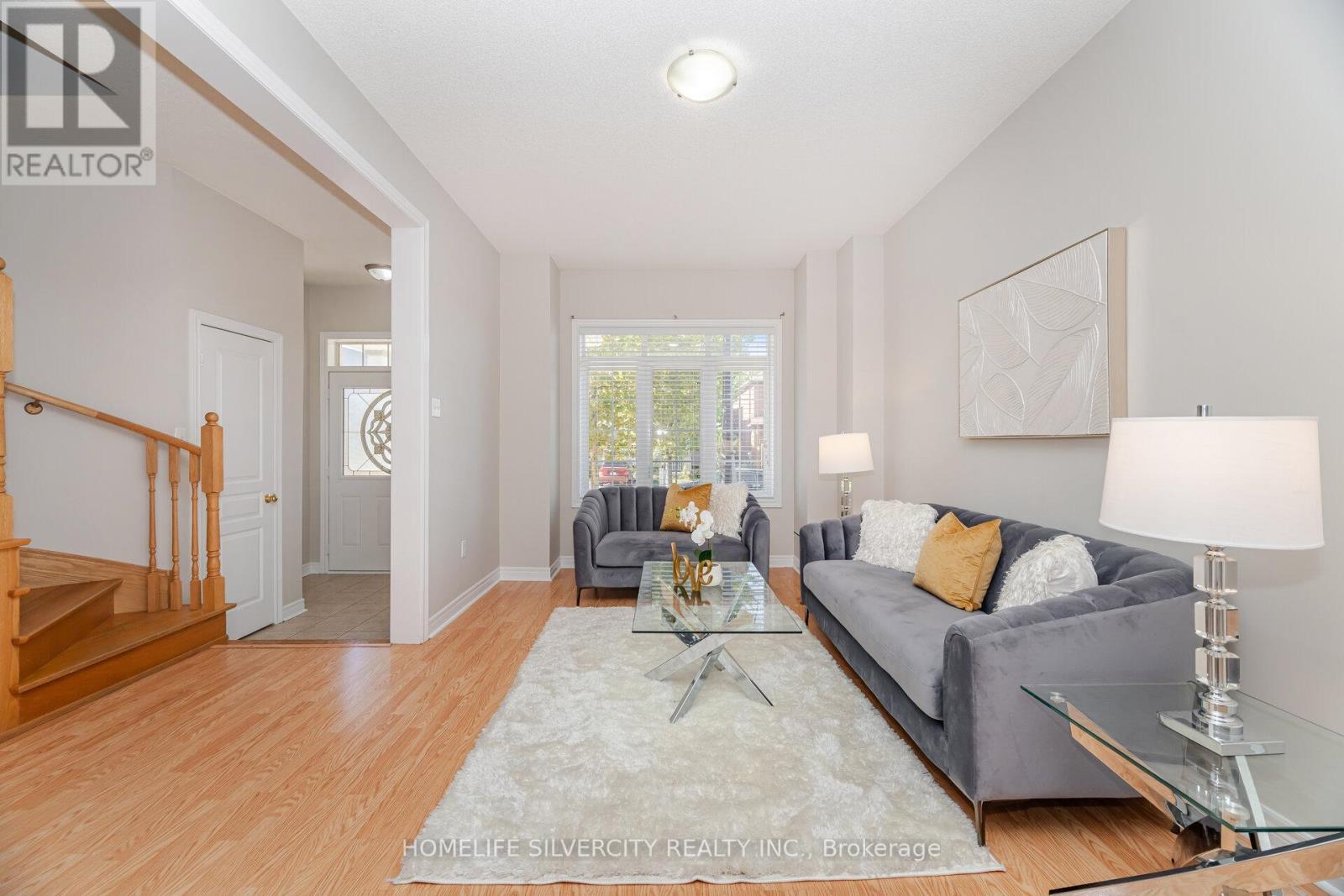 105 Aylesbury Drive, Brampton, ON - Indoor Photo Showing Living Room