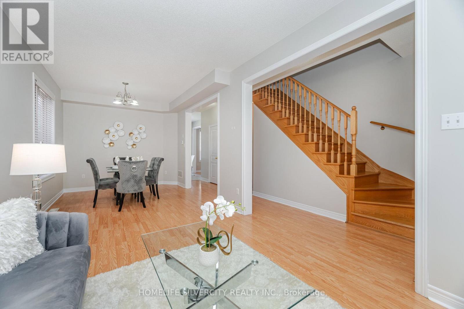 105 Aylesbury Drive, Brampton, ON - Indoor Photo Showing Living Room