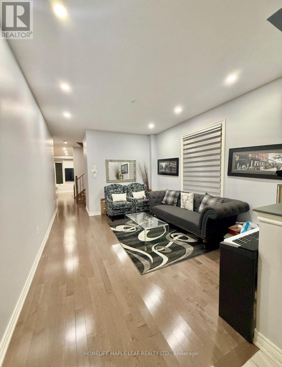 Upper - 385 Royal West Drive, Brampton, ON - Indoor