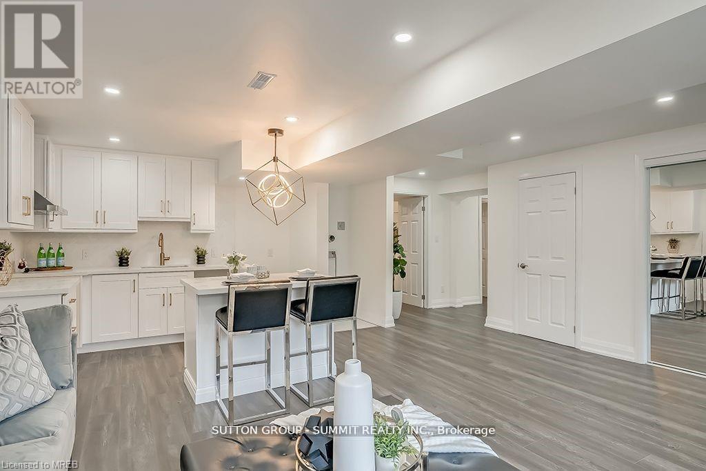 16 Upper Canada Drive, Kitchener, ON - Indoor Photo Showing Kitchen