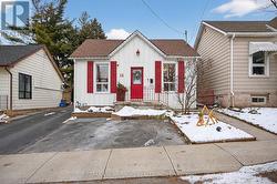 14 LOCHEARNE STREET Hamilton, ON L8R 1V8