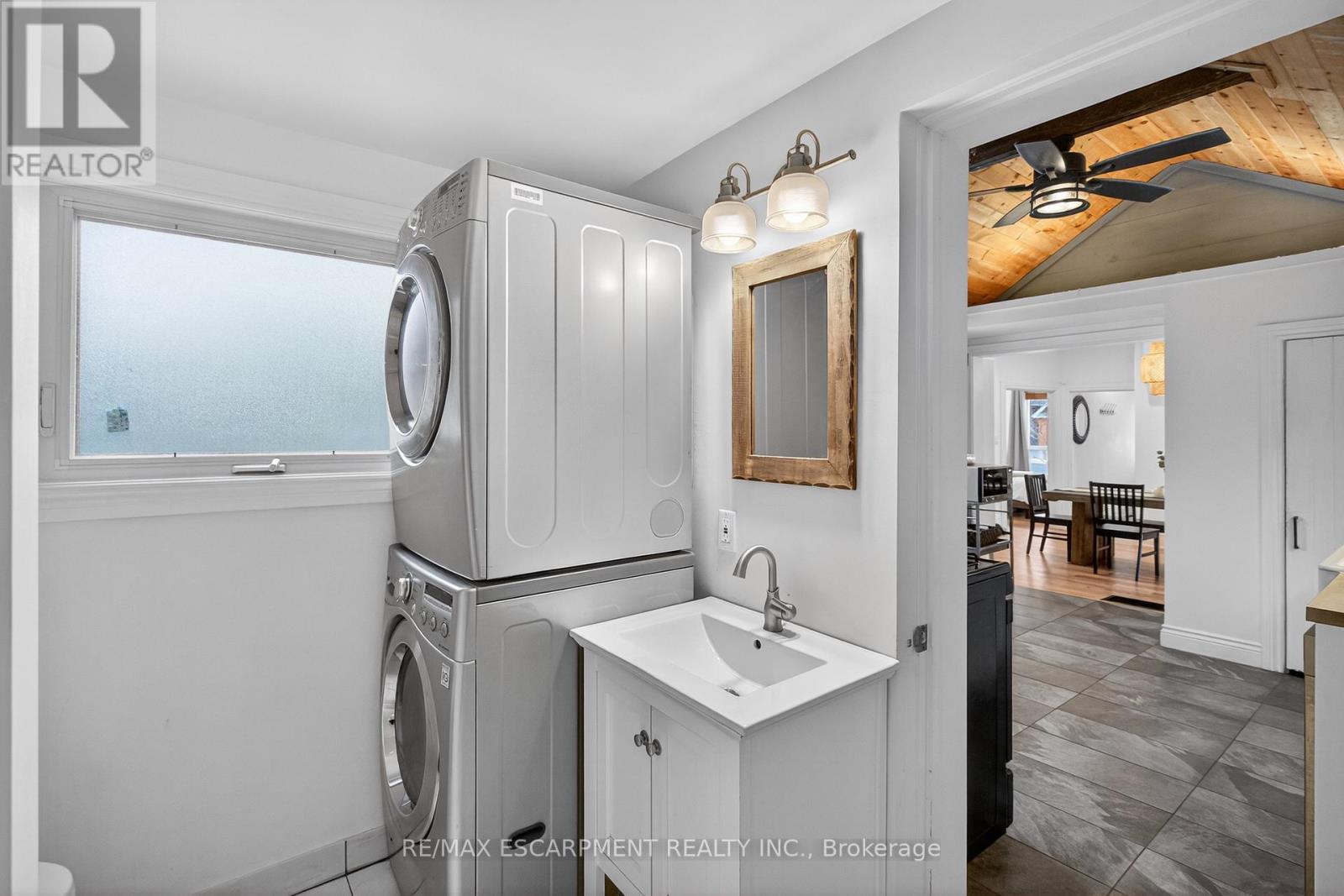 14 Lochearne Street, Hamilton, ON - Indoor Photo Showing Laundry Room