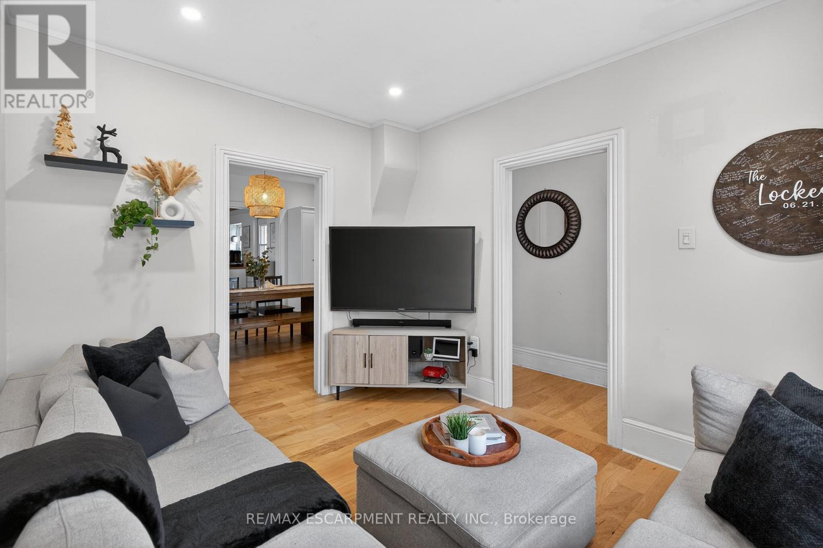 14 Lochearne Street, Hamilton, ON - Indoor Photo Showing Living Room