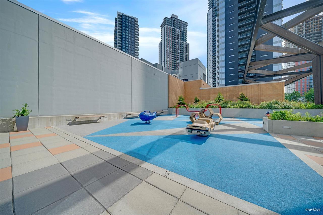 1607 13615 Fraser Highway, Surrey, BC - Outdoor With In Ground Pool