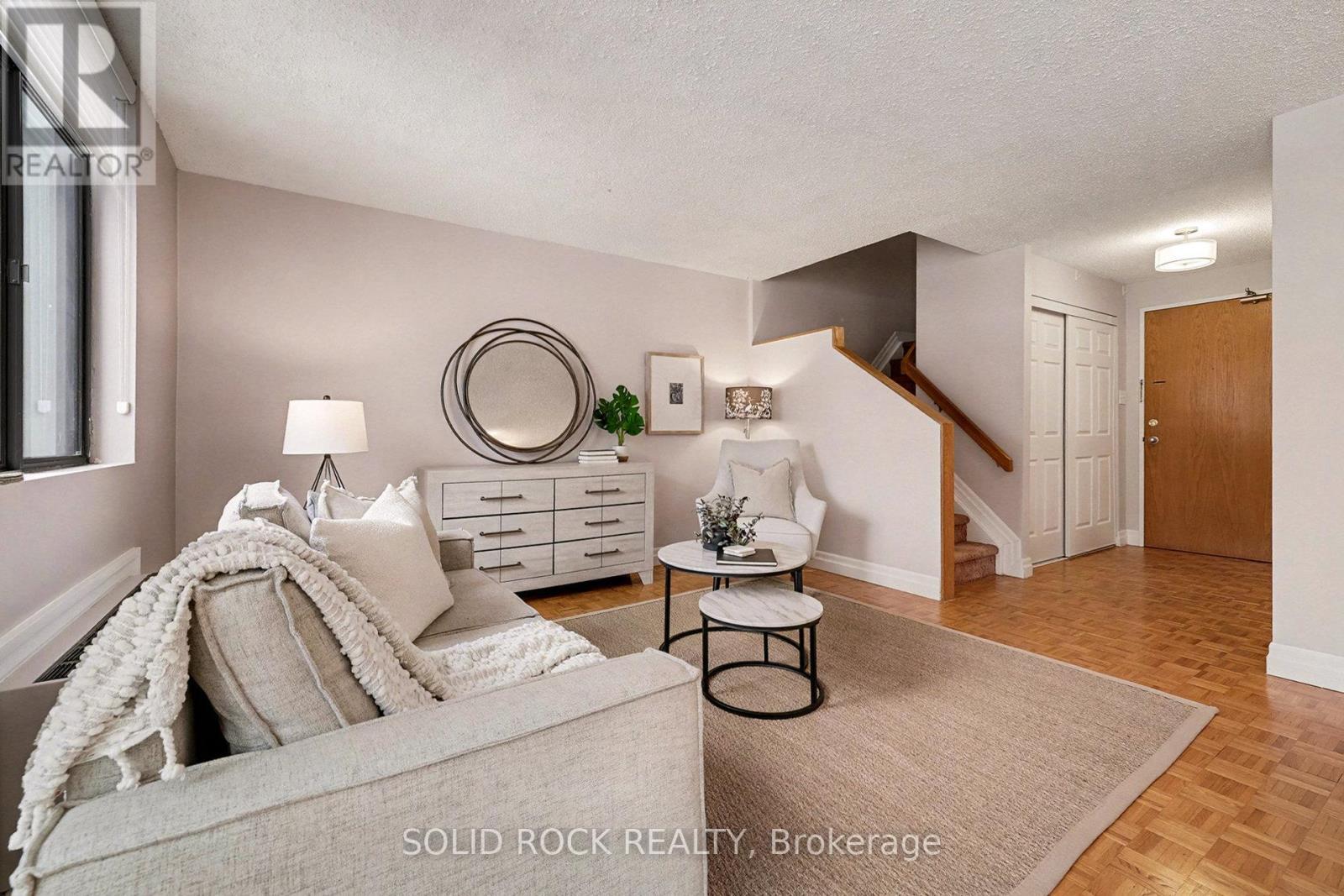 108 - 2871 Richmond Road, Ottawa, ON - Indoor