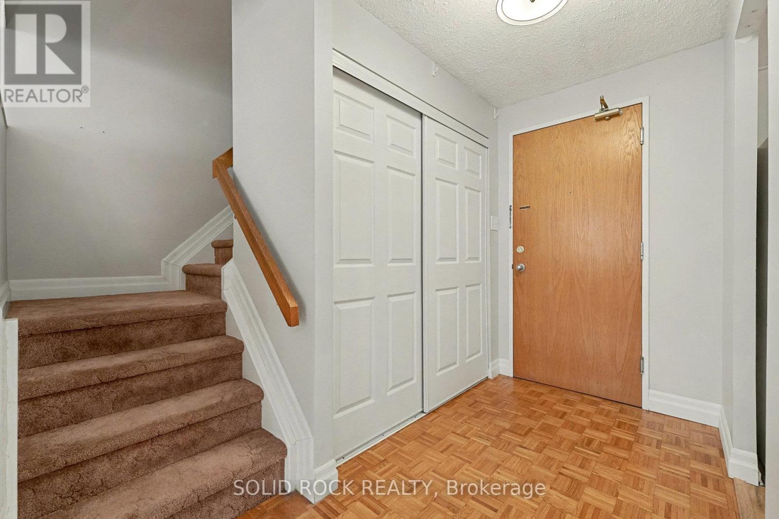 Foyer with oversized closet - 108 - 2871 Richmond Road, Ottawa, ON - Indoor Photo Showing Other Room