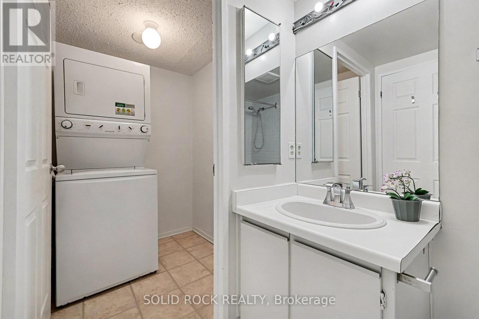 108 - 2871 Richmond Road, Ottawa, ON - Indoor Photo Showing Laundry Room