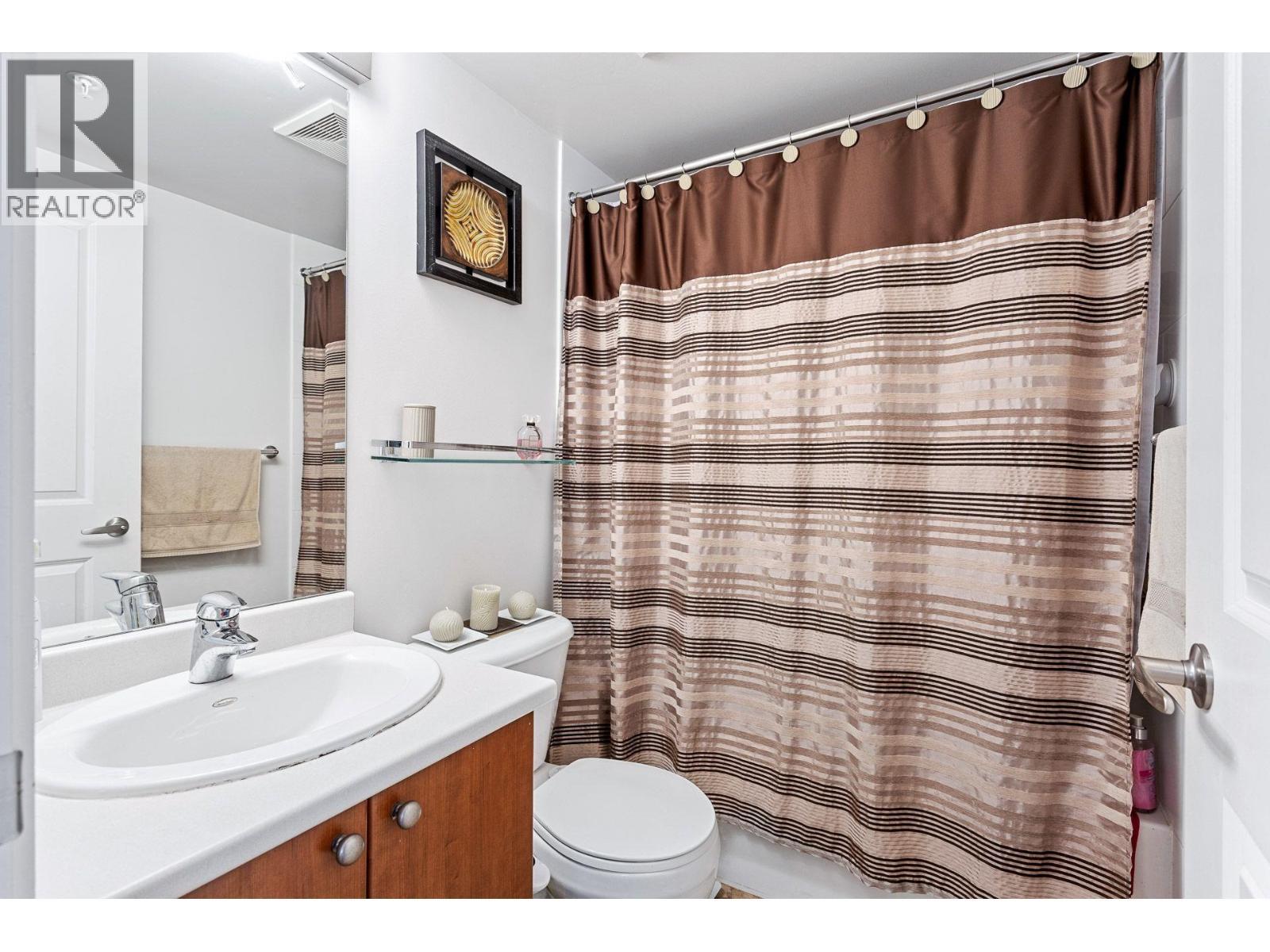 1106 610 Victoria Street, New Westminster, BC - Indoor Photo Showing Bathroom