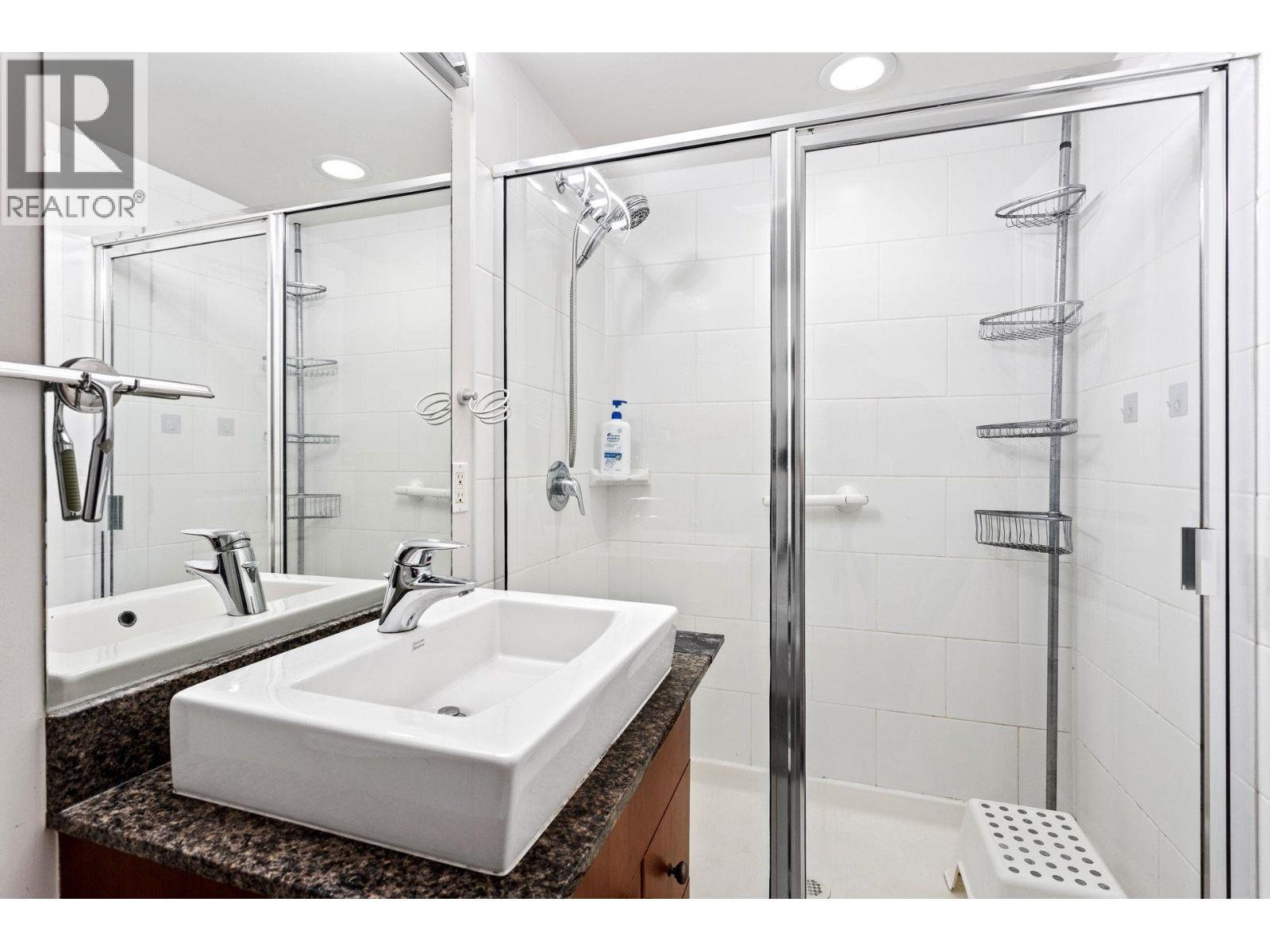 1106 610 Victoria Street, New Westminster, BC - Indoor Photo Showing Bathroom