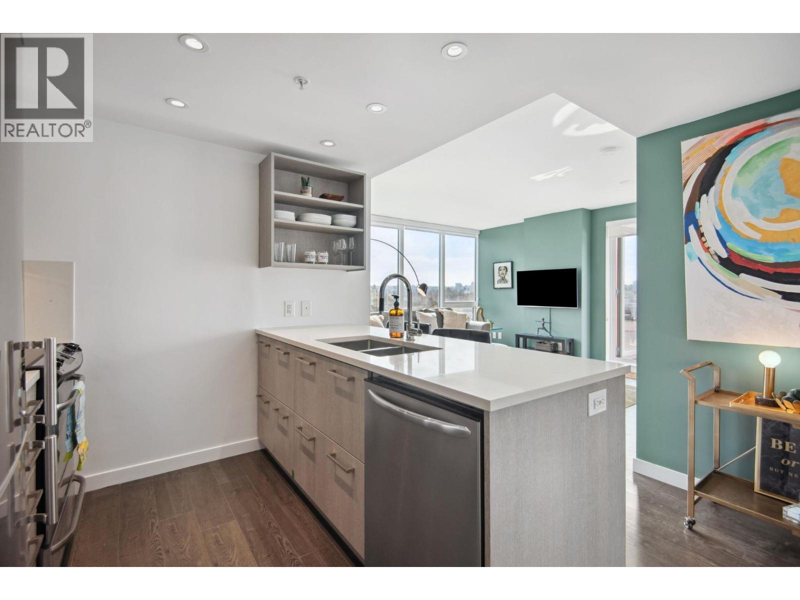 808 933 E Hastings Street, Vancouver, BC - Indoor Photo Showing Kitchen With Double Sink
