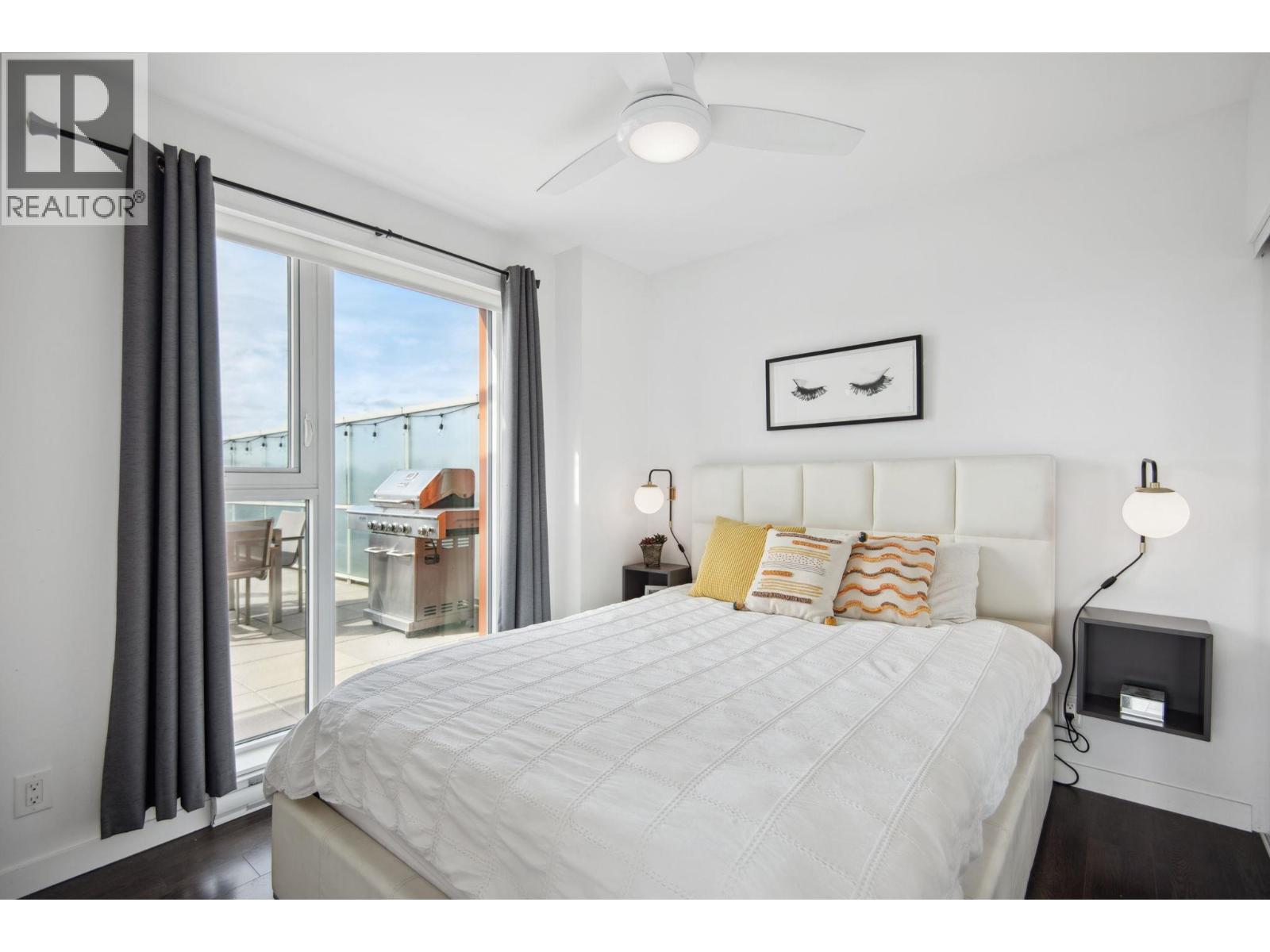 808 933 E Hastings Street, Vancouver, BC - Indoor Photo Showing Bedroom