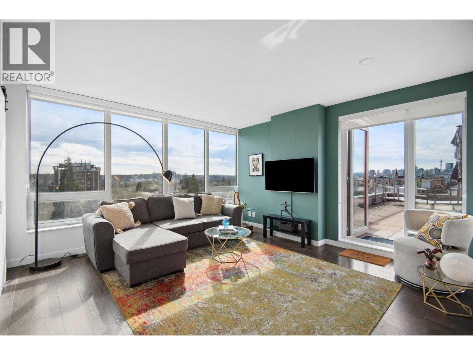 808 933 E Hastings Street, Vancouver, BC - Indoor Photo Showing Living Room