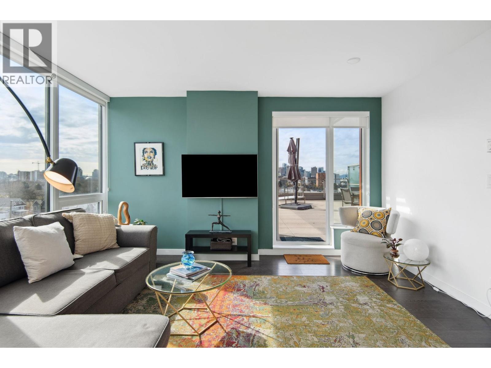 808 933 E Hastings Street, Vancouver, BC - Indoor Photo Showing Living Room