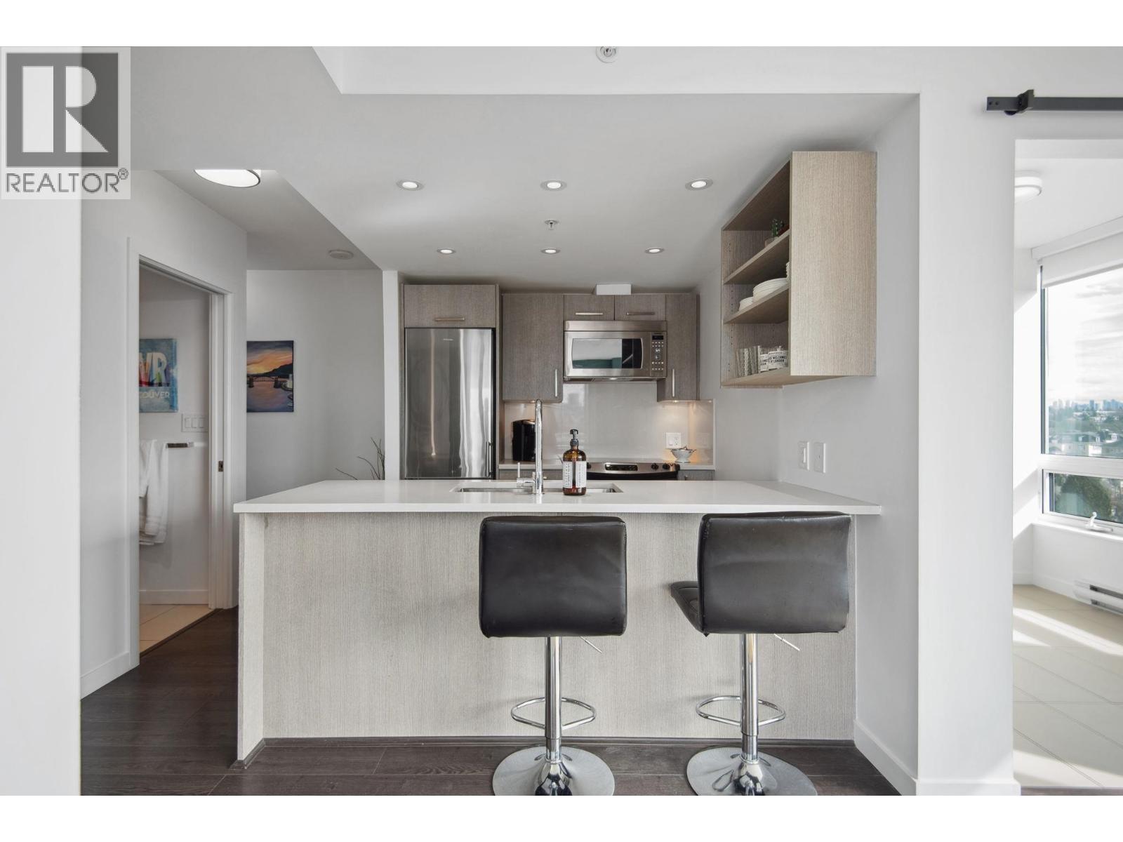 808 933 E Hastings Street, Vancouver, BC - Indoor Photo Showing Kitchen With Upgraded Kitchen