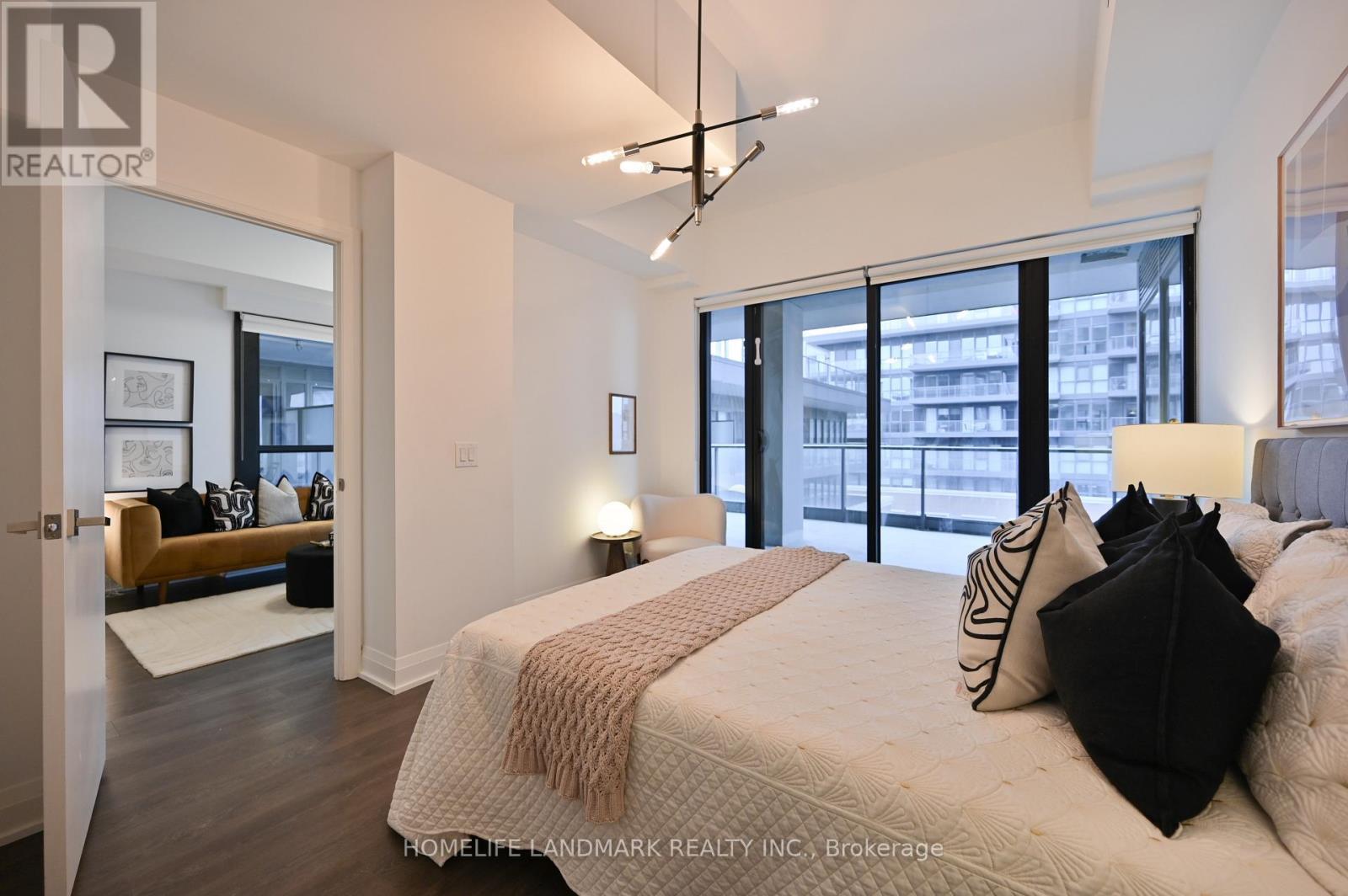 814 - 33 Frederick Todd Way, Toronto, ON - Indoor Photo Showing Bedroom
