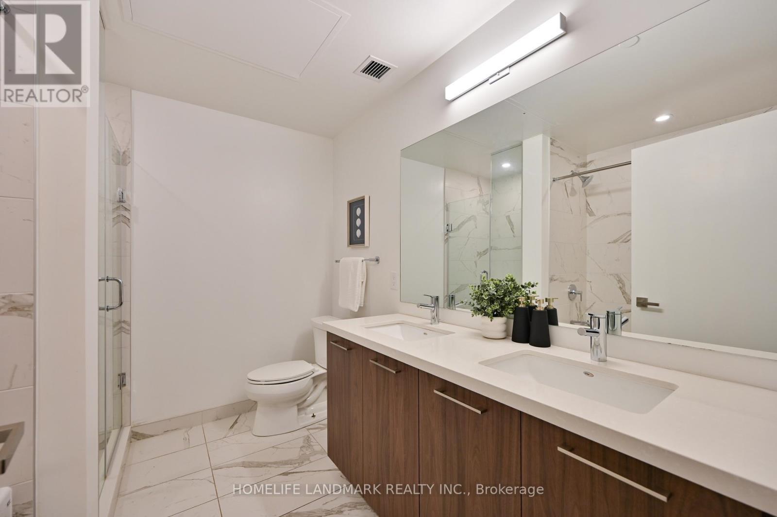 814 - 33 Frederick Todd Way, Toronto, ON - Indoor Photo Showing Bathroom