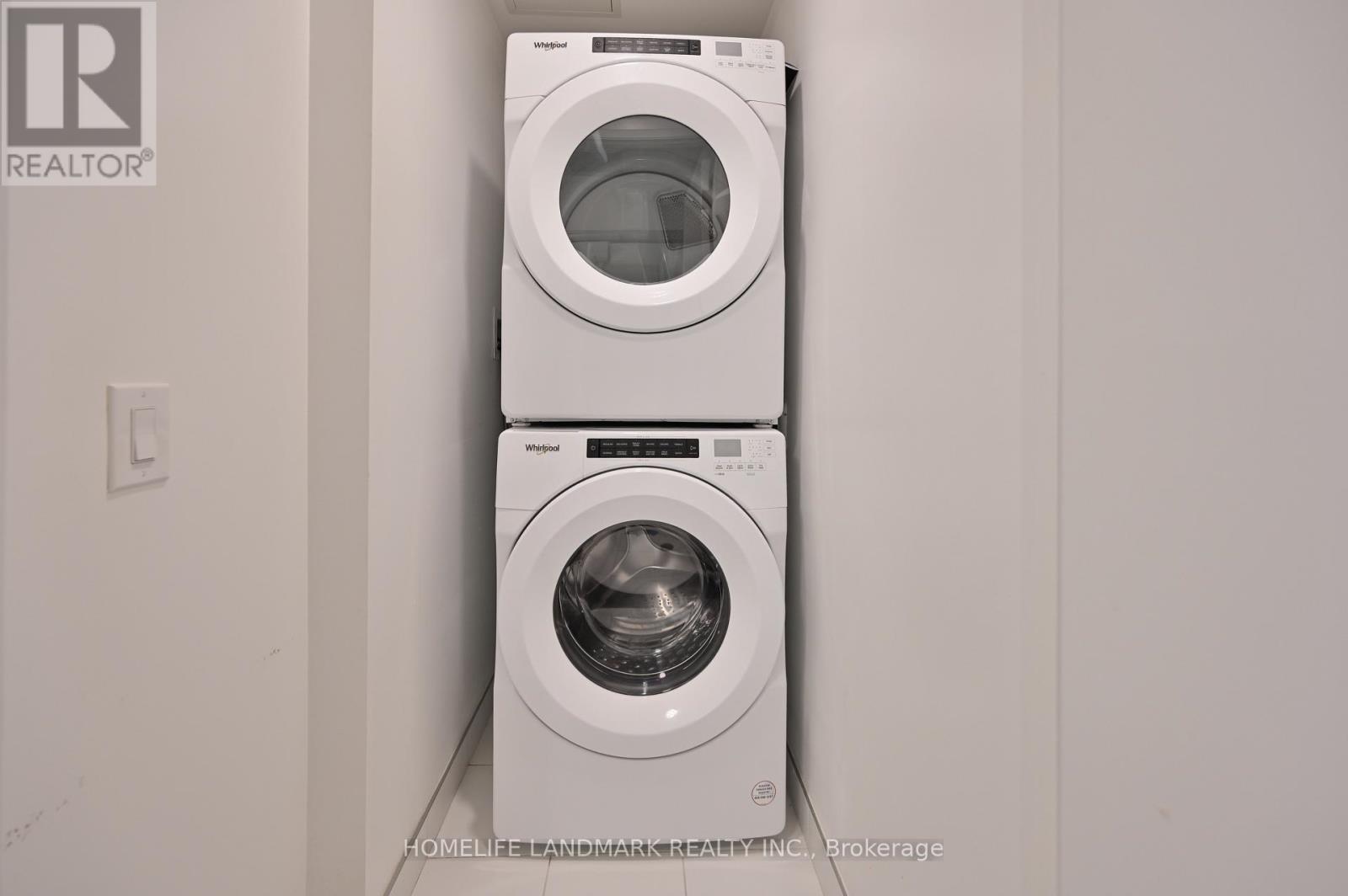 814 - 33 Frederick Todd Way, Toronto, ON - Indoor Photo Showing Laundry Room