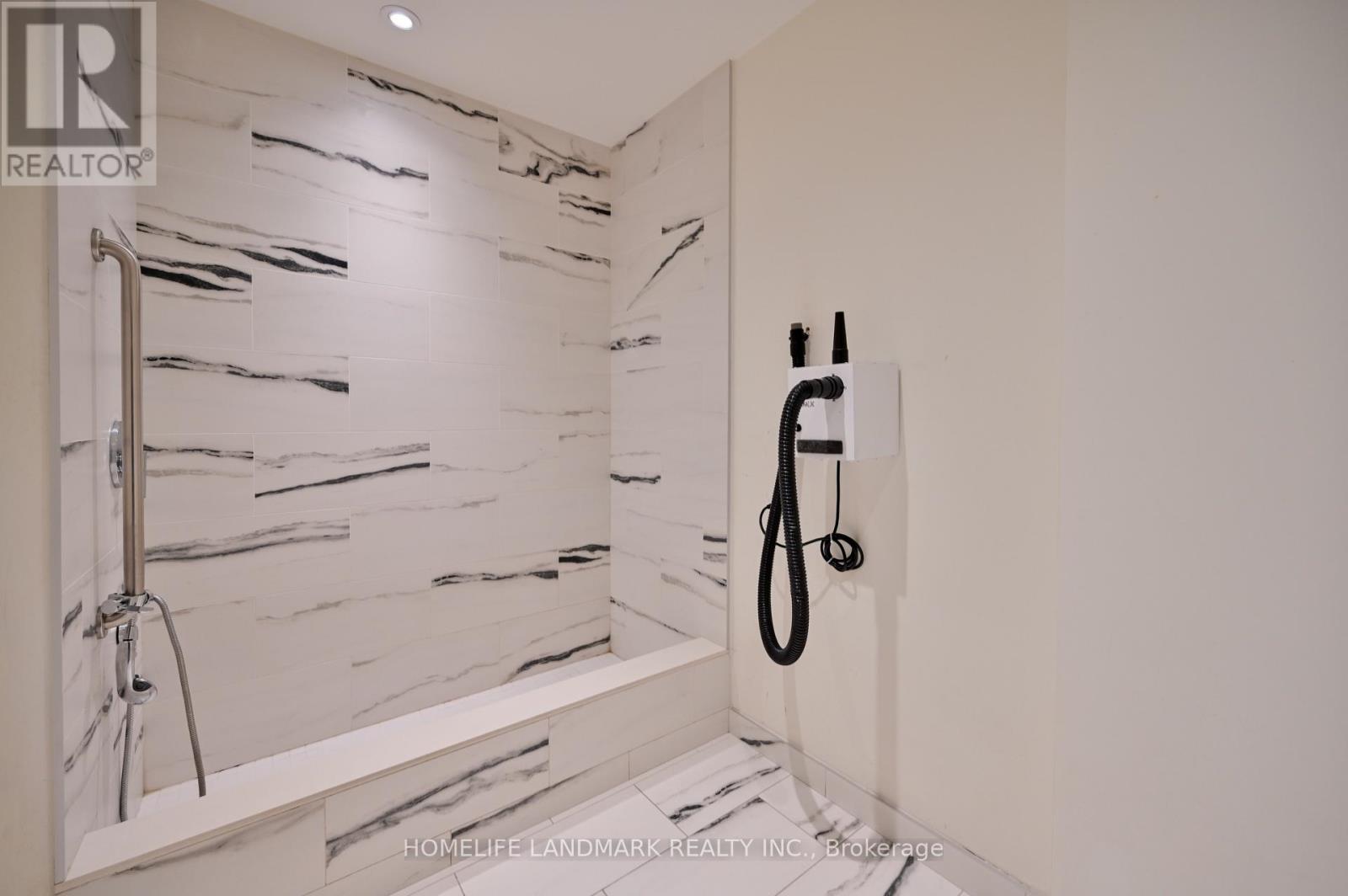 814 - 33 Frederick Todd Way, Toronto, ON -