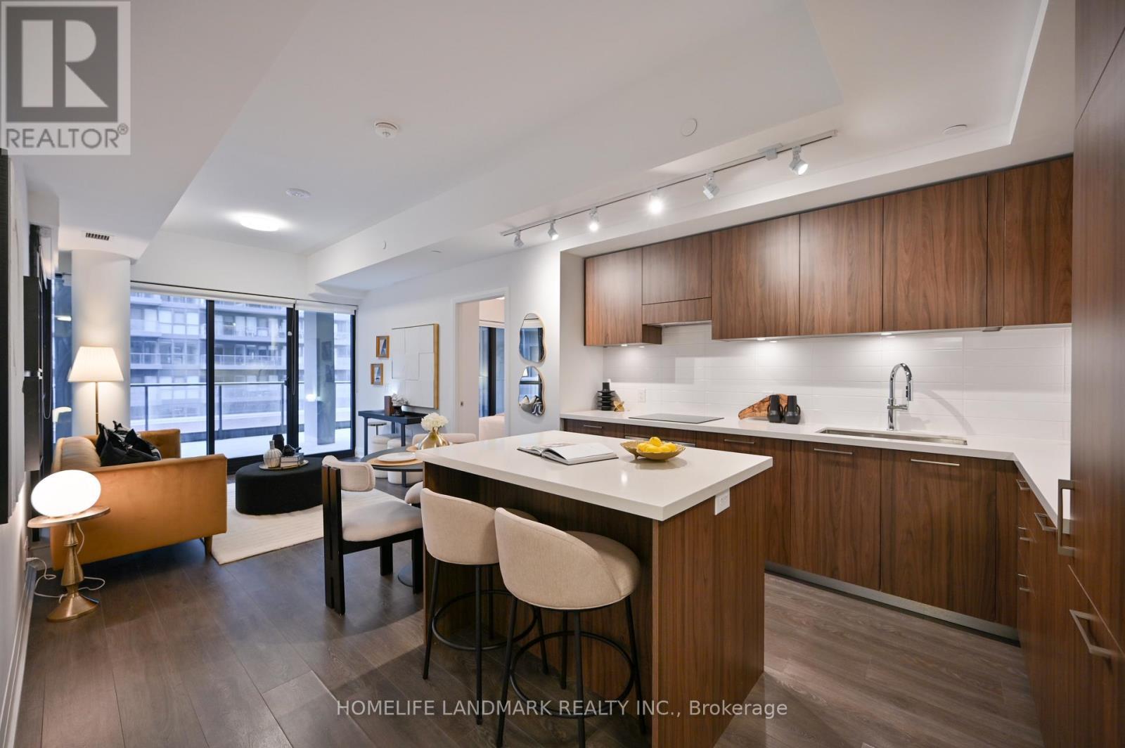 814 - 33 Frederick Todd Way, Toronto, ON - Indoor Photo Showing Kitchen With Upgraded Kitchen