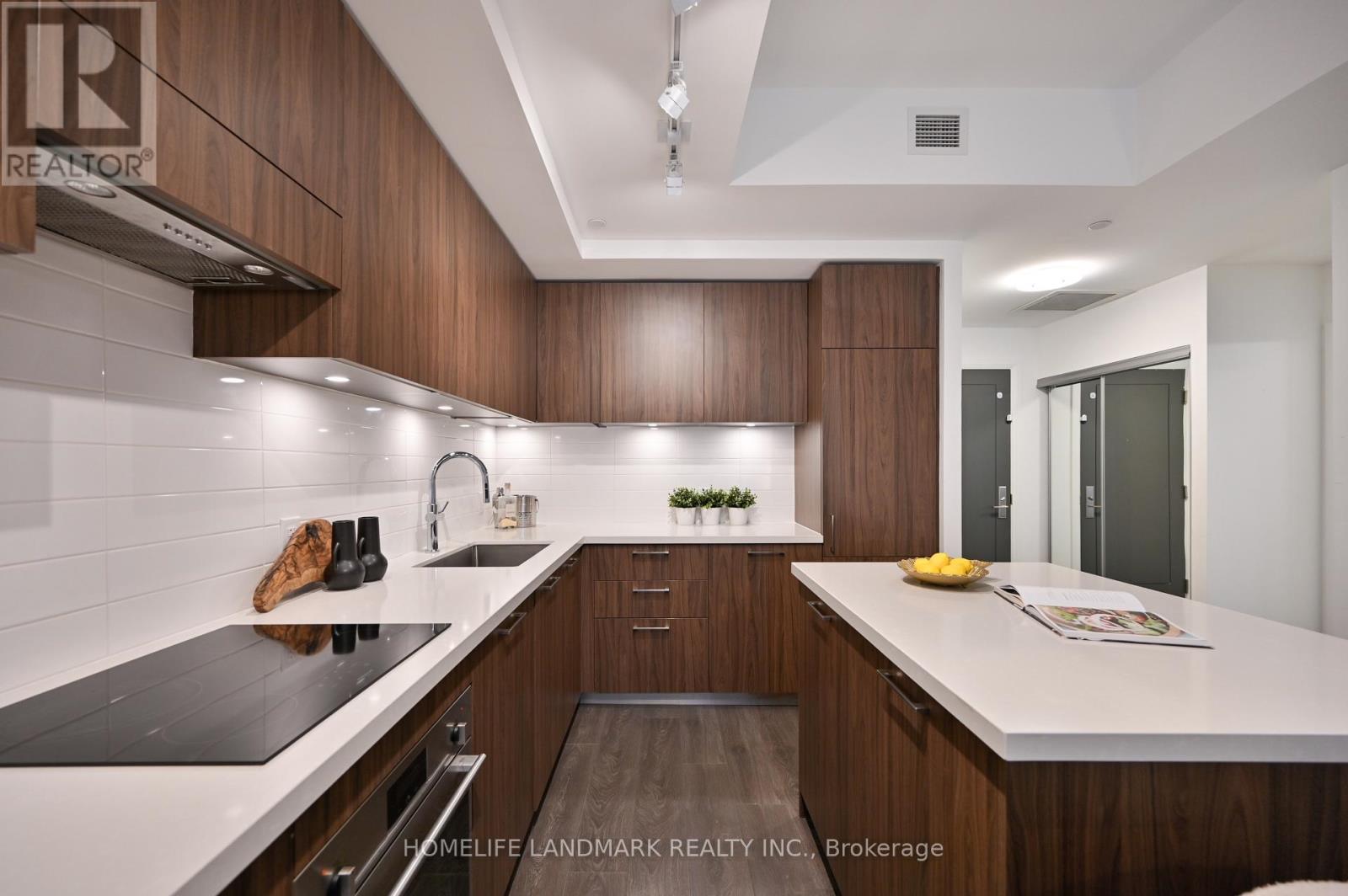 814 - 33 Frederick Todd Way, Toronto, ON - Indoor Photo Showing Kitchen With Upgraded Kitchen