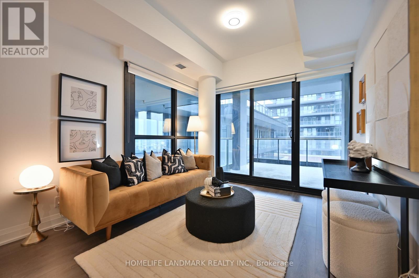 814 - 33 Frederick Todd Way, Toronto, ON - Indoor Photo Showing Living Room
