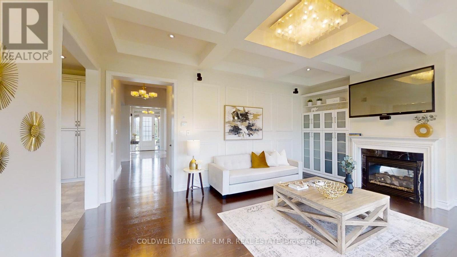 61-19 Forestgreen Drive, Uxbridge, ON - Indoor Photo Showing Living Room With Fireplace