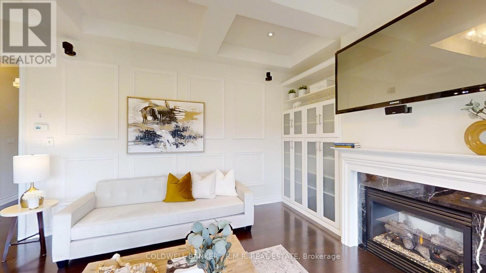 61-19 Forestgreen Drive, Uxbridge, ON - Indoor Photo Showing Living Room With Fireplace