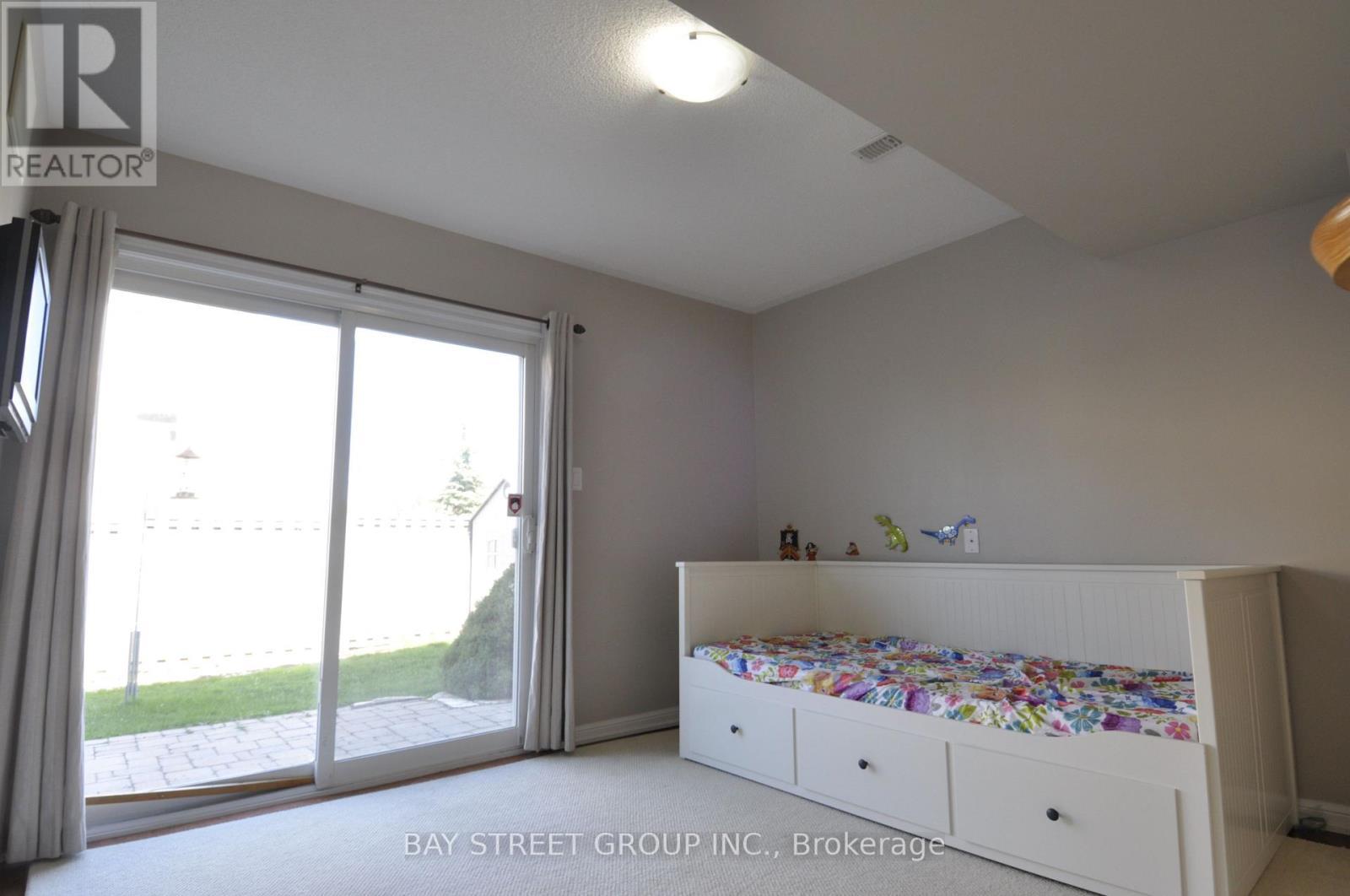 2266 Baronwood Drive, Oakville, ON - Indoor Photo Showing Bedroom