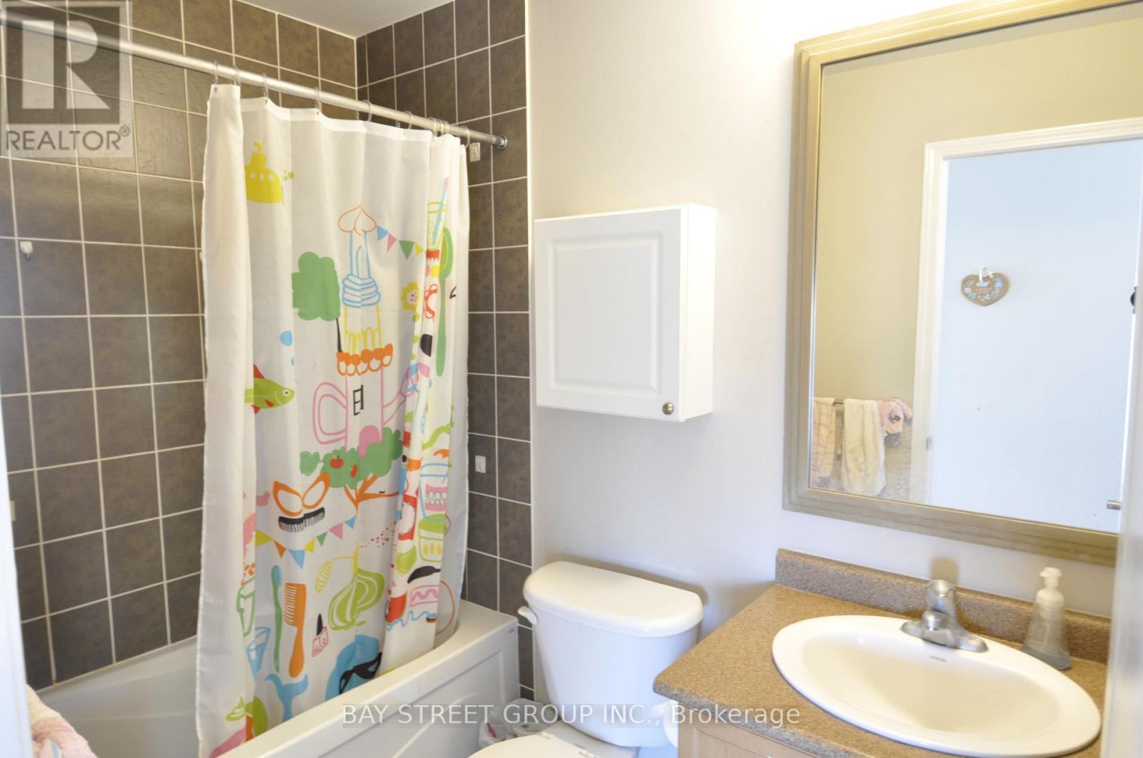 2266 Baronwood Drive, Oakville, ON - Indoor Photo Showing Bathroom