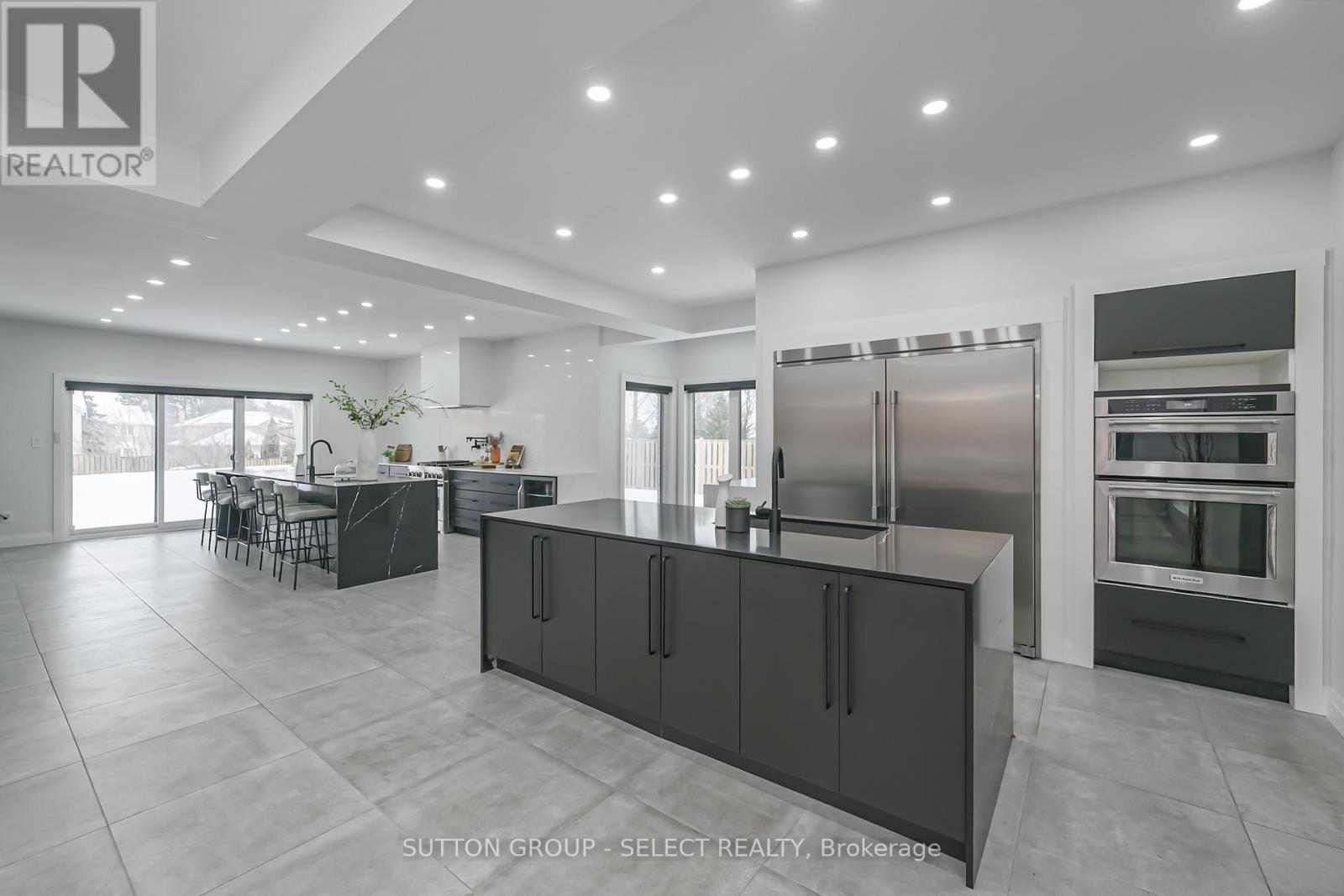 288 Windermere Court W, London North (North A), ON - Indoor Photo Showing Kitchen With Upgraded Kitchen