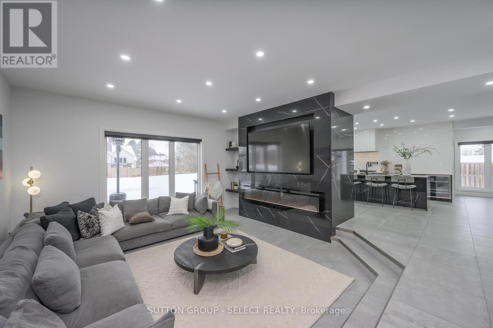 288 Windermere Court W, London North (North A), ON - Indoor Photo Showing Living Room