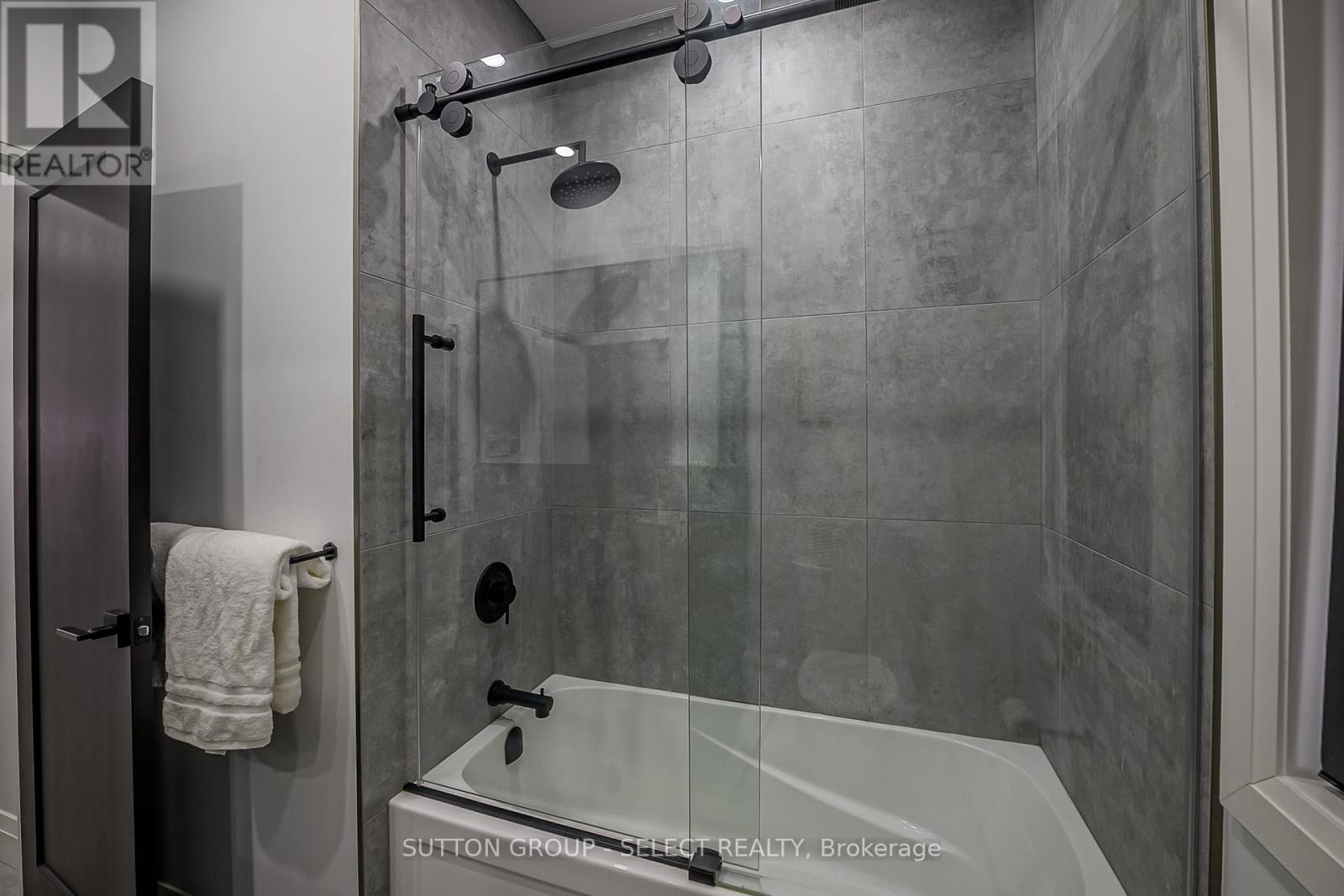 288 Windermere Court W, London North (North A), ON - Indoor Photo Showing Bathroom