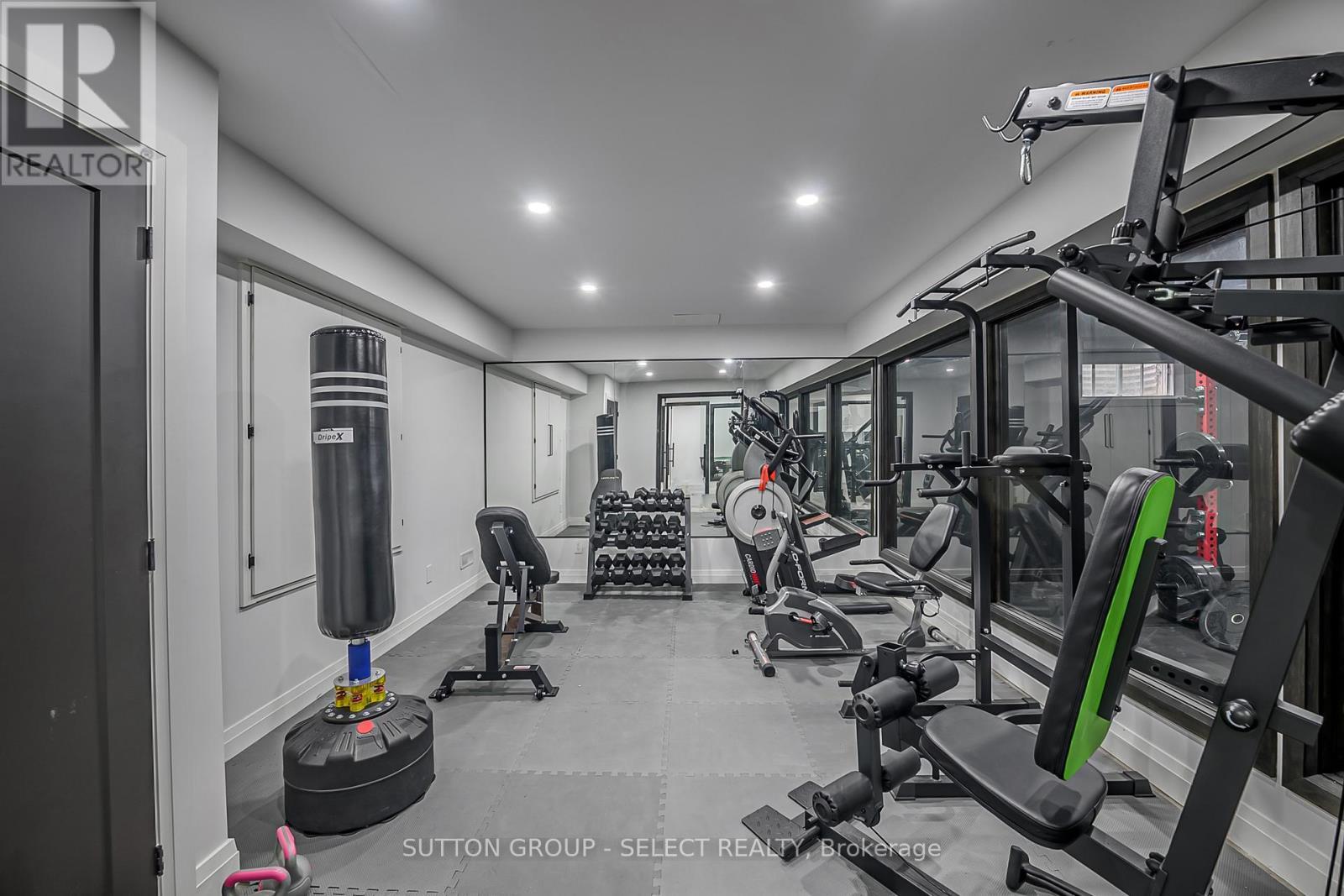 288 Windermere Court W, London North (North A), ON - Indoor Photo Showing Gym Room