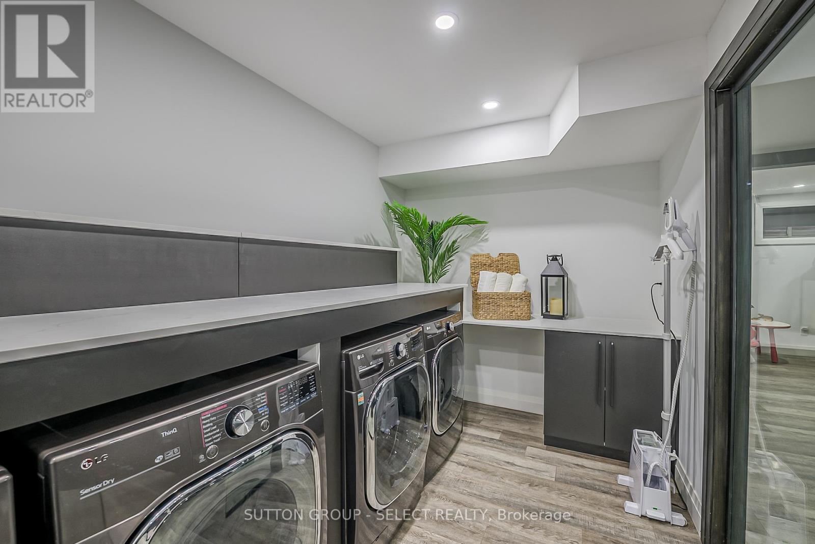 288 Windermere Court W, London North (North A), ON - Indoor Photo Showing Laundry Room